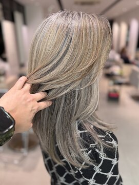 ステア ケース(stair case) 白髪を頻繁に染めたくない方におすすめ！地毛残しハイライト