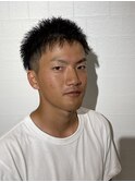 ショートツーブロックのスパイキーヘア