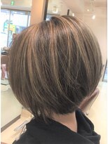 アズールサン 草加西口店(azule-sun)&nbsp;30代40代ショートボブ　白髪ぼかしハイライト　顔周りレイヤー