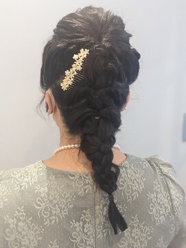 アンテシニヨン(Un the Shiniyon) ☆お呼ばれヘアセット☆