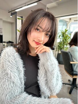 オグジュアリー 表参道(aux.) 質感とシルエットにこだわったミディアムレイヤー