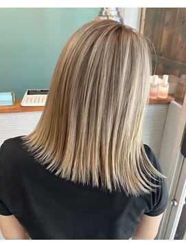 ブルーアンドカンパニー(BLUE&Co.) ベージュカラー