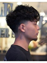 リトルマンバーバーショップ(LITTLEMAN BARBERSHOP)&nbsp;スペインカールxテーパーフェード