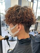 スパイラルパーマツイストパーマアップバング短髪メッシュ