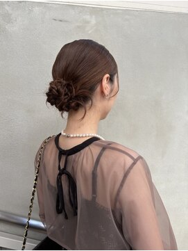 エイチ(H) ミルクティーグレージュショートウルフレイヤーカットクラゲヘア