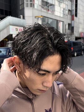 フィフス トウキョウ (fifth TOKYO) 渋谷波巻きパーマメンズカットセンターパートウルフマッシュ