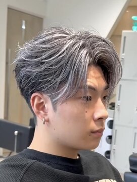 リロン 新宿(RIRON) 【RIRON】センターパート×ハイライトメンズ×フェザーパーマ
