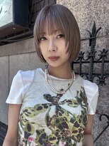 ヘン(hen) 【心斎橋hen】ハイトーンのレイヤーボブ 20代