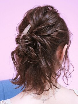 レガロ(REGALO RESORT) Eguchi》簡単◎ねじりハーフアップ