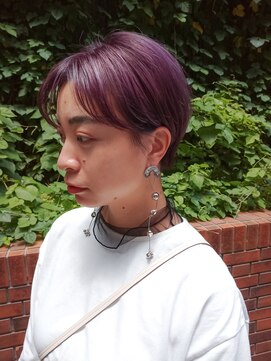 ウィーク 梅田(UiiC) 大人かっこいいすっきり小顔ショート【uiicumeda sachi】