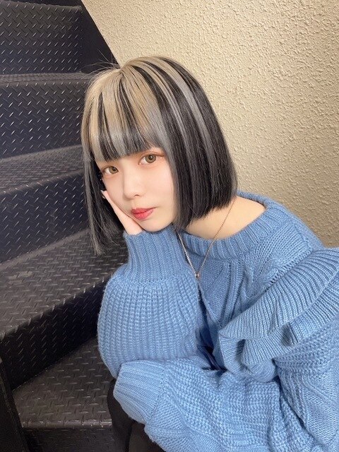 シルバーアッシュ×ブラック#シールエクステ#地毛風カラー#銀座