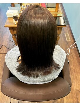 リノ(Lino) 艶髪鏡面外ハネスタイル