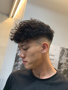 フランクスバーバーザスタンド(Frank’s barber the stand) スペインカールメンズツーブロックパーマショートF