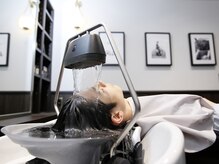 ラヴィ ニュー スタンダードバーバー 浜松町(LAVIE NEW STANDARD BARBER)の雰囲気（人気の頭浸浴ヘッドスパを完全個室でおくつろぎください。）