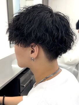 リップス 栄(LIPPS) ツイストスパイラルパーマ2～３回転刈り上げマッシュショート