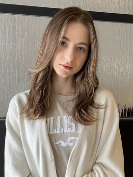 アリエッタ アザブ(ARIETTA AZABU) 色気を纏う外国人風『抜け感セミディ』/色気髪カタログ