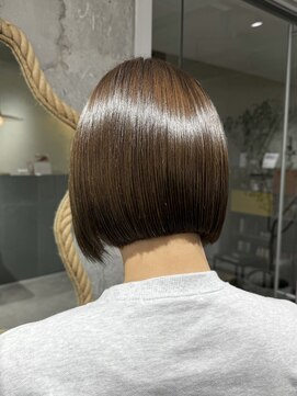 ジェムバイアルテフィーチェ(gem by artefice) あごラインコンパクトボブ