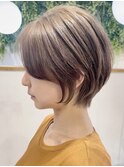 ショート/ショートボブ/前髪なし/白髪ぼかし
