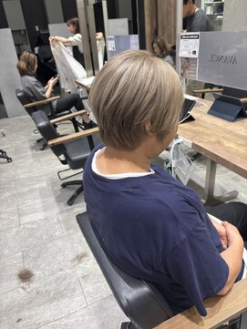 アヴァンス セブンパーク天美 松原店(AVANCE.) ハイトーン×ショートヘアー