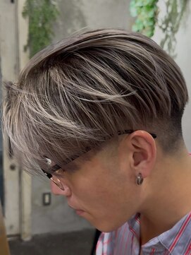 アポロ 横浜駅店(apollo) MEN’S HAIR/サーフカール/刈り上げセンターパート/ブリーチ