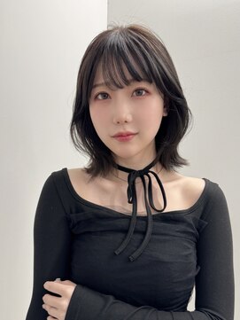 透け前髪の大人暗髪くびれボブ