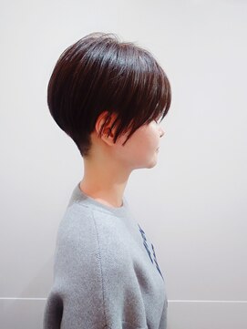 30代40代50代おすすめ　刈り上げショート×落ち着きアッシュ