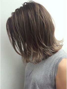 トルネード(TORNADO) 外国人風ボブ ハイライトバレイヤージュ グレージュ　白髪ぼかし