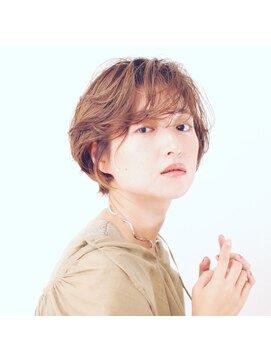 エンシー(ENCI) 前下がりショートボブ/イエロー:オレンジ