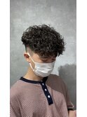 外国人風強めスペインカール刈り上げマッシュ