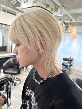 イリ 梅田(ili) シースルーブロンドウルフ