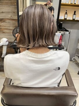 トルネード(TORNADO) 外国人風ボブ外ハネハイライト アッシュベージュ t1121