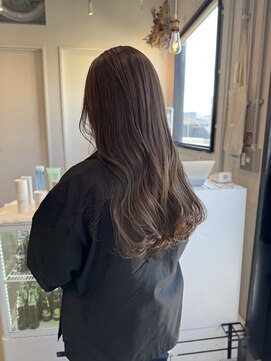 ロカ 表参道(loka) ウェーブヘア/アッシュカラー[表参道/ブリーチ/ハイライト]Mai