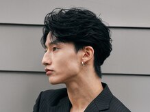 イズバイフィフス(is by fifth)の雰囲気（センターパート×フェザーパーマが人気*[メンズカット/フェード]）
