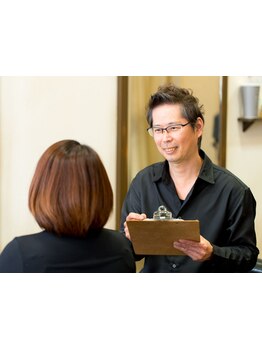 ウネリやパサつきなど、大人女性の髪の悩みを解決します。お気軽に何でもご相談ください。