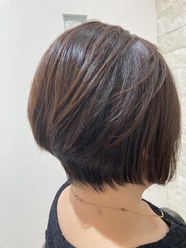 プレジールバイラファブリック(PLAISIR by LA FABRIQUE) 【下田】前下がりのグラデーションボブ