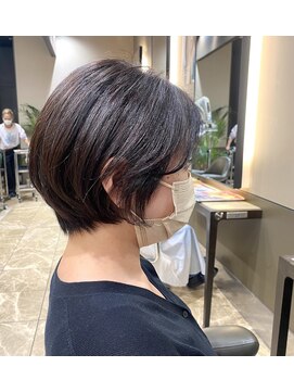 メゾンブラン アヴェダ(Maison Blanc AVEDA) 丸みショート、前上がりショート