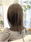 くすみカラーで透明感抜群！艶感ロブ