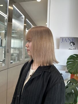 サンク 原宿 表参道(cinq) ヘーゼルベージュくびれボブケアブリーチワイドバングミニボブ