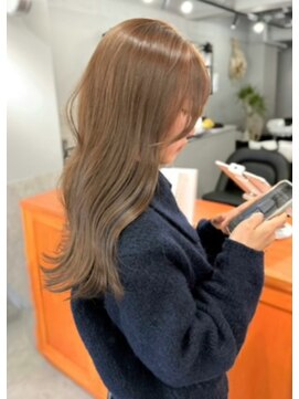 レブ 三条河原町(Reb,) ブリーチなしダブルカラーレイヤーカットヘーゼルベージュ韓国