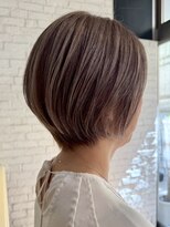 ソワネ 表参道(soigne)&nbsp;表参道白髪ぼかしハイライトアッシュグレー丸みショートボブ40代