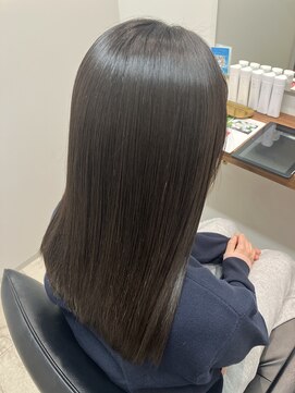 エレノア 藤沢(Eleanor) 【美髪ストレート】