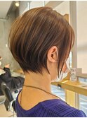 表参道大人ショートレイヤーカット白髪ぼかしグレイカラー前髪