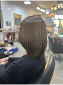 ツヤアッシュで魅せる前上がりミディアム