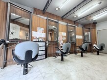 クレス(CRECE)の雰囲気（隠れ家一軒家風サロン☆敷地内には駐車場があるので車でも便利！）