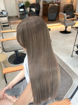 アドア 横浜(ADORE) 透明感たっぷりグレージュカラー