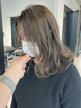 hair salon Heir【4月19日NEW OPEN(予定)】 透明感のある白髪ぼかしハイライトミディアムスタイル