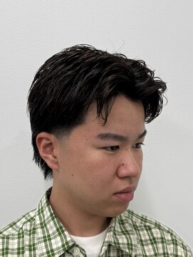 フォーシーズン カットクラブ(FOURSEASON CUT CLUB) テーパーフェード/ショートセンターパート/マレット