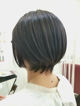 クオリス 赤塚店(QUALIS) 20代30代40代/耳掛けハンサムショート/大人ショートボブ/丸み