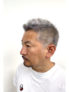 ステア ケース(stair case) ソフトモヒカン/シルバーカラー/大人メンズカット/刈り上げ