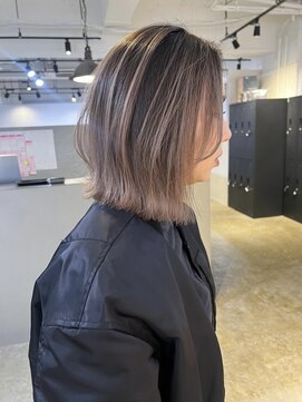 メリー オオサカ(Merly Osaka) 外ハネボブと似合いすぎ!バレイヤージュ_natural greige_